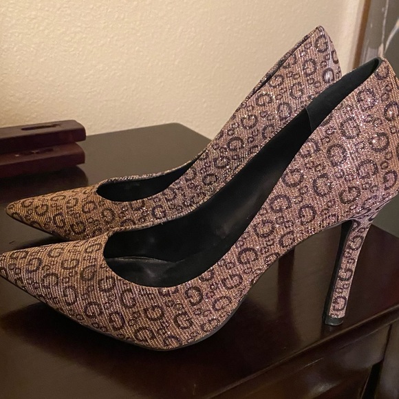 Guess gold sparkle pumps - Picture 8 of 9